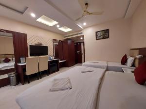 Televiisor ja/või meelelahutuskeskus majutusasutuses New Gitanjali Hotel, New Digha