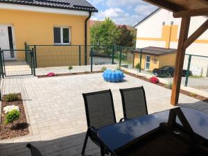 Balkón nebo terasa v ubytování Papeto