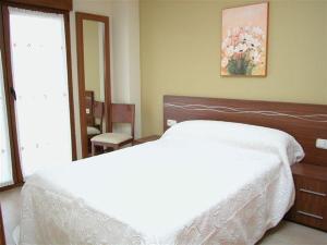 Łóżko lub łóżka w pokoju w obiekcie Sanxenxorural - Apartamentos La Rana
