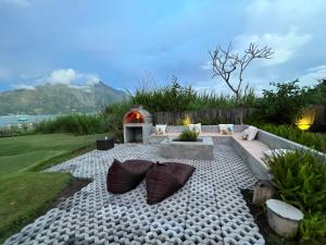 Nespecifikovaný výhled na hory nebo výhled na hory při pohledu z luxury tent + 1 fotografie
