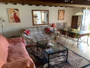 Χώρος καθιστικού στο Chez Milo, rural cottage