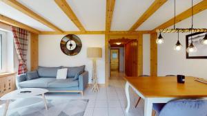 Posezení v ubytování Cosy apartment surrounded by nature in Varen - Salgesch region