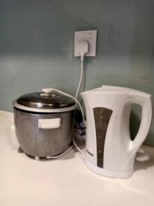 a slow cooker and a toaster sitting on a counter at BS City Homestay2 - Miri Times Square in Miri