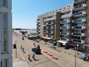 a view of a street in front of a building at Lichthuys 2.02 in Cadzand