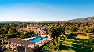 Bazén v ubytování Finca Hotel Ses Cases Noves nebo v jeho okolí