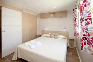 Postel nebo postele na pokoji v ubytování La Siesta Salou Resort & Camping