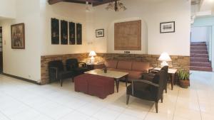 Χώρος καθιστικού στο El Rico Suite Makati by RedDoorz
