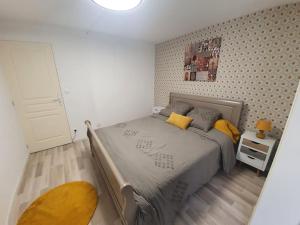 Postel nebo postele na pokoji v ubytování residence de l'évèché 1