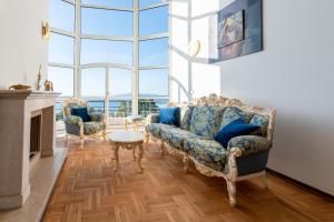 Imagen de la galería de Villa Piano with Stunning View, heated outdoor pool & gaming room, en Opatija