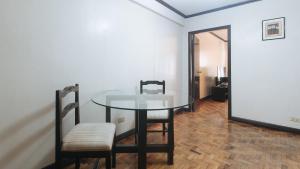 Χώρος καθιστικού στο El Rico Suite Makati by RedDoorz
