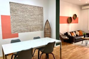 Posedenie v ubytovaní Centric 2 Bedroom Apartment with a Private Lovely Terrace