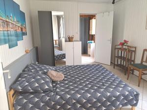 a bedroom with a large bed in a room at Maisonnette Pont de l’Arche in Pont-de-lʼArche
