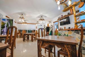 a dining room with a table and chairs at Vila Ahmeti in Sarandë