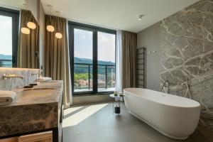 Koupelna v ubytování DUPARC Contemporary Suites