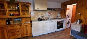 Køkken eller tekøkken på La Maison de Vetan + 3 billeder