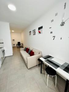 Kuchyň nebo kuchyňský kout v ubytování Neuwertiges Apartment mit schnellem WLAN, Netflix, Glasfaser, Kostenlose Privatparkplatz auch für Transporter geeignet R20 + 3 fotografie