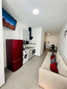 Kuchyň nebo kuchyňský kout v ubytování Neuwertiges Apartment mit schnellem WLAN, Netflix, Glasfaser, Kostenlose Privatparkplatz auch für Transporter geeignet R20