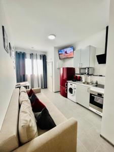 Kuchyň nebo kuchyňský kout v ubytování Neuwertiges Apartment mit schnellem WLAN, Netflix, Glasfaser, Kostenlose Privatparkplatz auch für Transporter geeignet R20