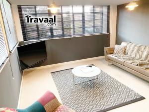 Posezení v ubytování The Aviator Apartment - Farnborough - Allocated Parking, WI-FI & Self Check-in