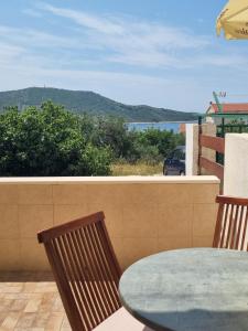 Gallery image of APARTMANI TONI POCE 2 in Primošten