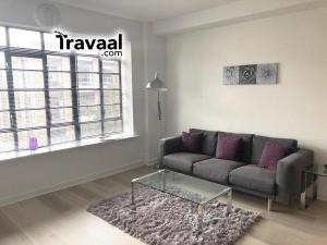 Posezení v ubytování The Aviator Apartment - Farnborough - Allocated Parking, WI-FI & Self Check-in