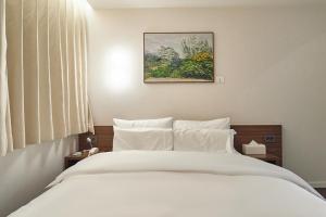 Postel nebo postele na pokoji v ubytování Aank Hotel Busan Nampo