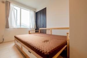 a bedroom with a bed and a large window at Niseko Hirafu Ski Resort Condo in Kutchan