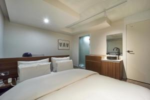 Postel nebo postele na pokoji v ubytování Aank Hotel Busan Nampo