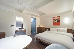 Postel nebo postele na pokoji v ubytování Aank Hotel Busan Nampo