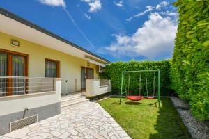 Vonkajšia záhrada v ubytovaní Villa Tea in Imotski, private pool