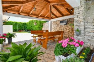 Vonkajšia záhrada v ubytovaní Villa Tea in Imotski, private pool