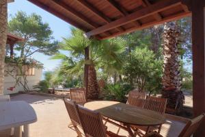 A garden outside Trullo - Cantoru by LoveSud