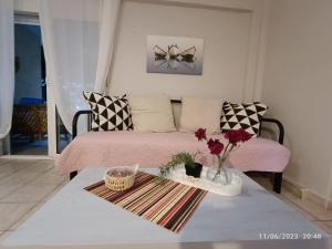 A seating area at La Playa 2