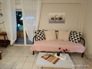 A seating area at La Playa 2
