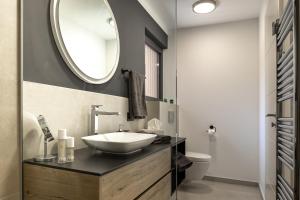 Ein Badezimmer in der Unterkunft Villa Infinity - Luxurious seaview Villa with enchanting Pool