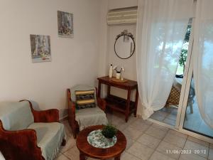A seating area at La Playa 2