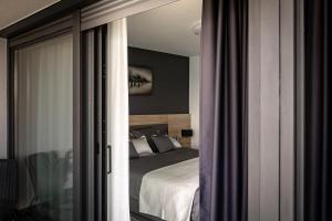 Ein Bett oder Betten in einem Zimmer der Unterkunft Villa Infinity - Luxurious seaview Villa with enchanting Pool