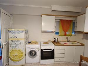 A kitchen or kitchenette at La Playa 2