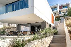 Ein Balkon oder eine Terrasse in der Unterkunft Villa Infinity - Luxurious seaview Villa with enchanting Pool