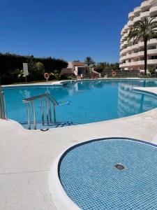 Basen w obiekcie Marbesa Marbella Apartment lub w pobliżu