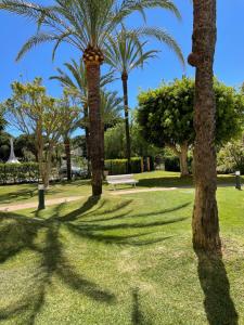 Ogród w obiekcie Marbesa Marbella Apartment