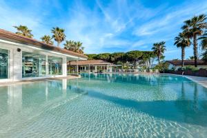 Bazén v ubytování Paestum Inn Beach Resort nebo v jeho okolí