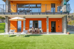 A garden outside Villa Teresa Apt Lake Garda View - Happy Rentals