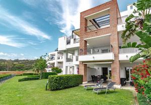 Zahrada ubytování Tropical Apartment in Los Arqueros with Mountain Views and Private Garden