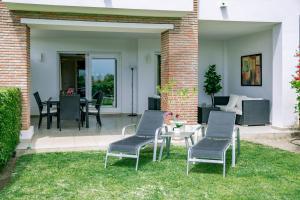 Zahrada ubytování Tropical Apartment in Los Arqueros with Mountain Views and Private Garden