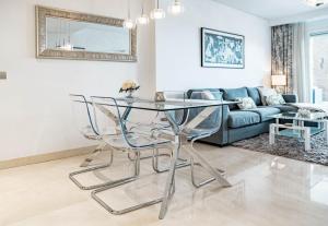 Posezení v ubytování Tropical Apartment in Los Arqueros with Mountain Views and Private Garden