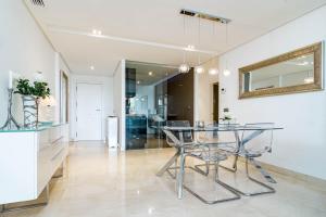 Fotografie z fotogalerie ubytování Tropical Apartment in Los Arqueros with Mountain Views and Private Garden v destinaci Benahavís