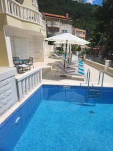 Bazén v ubytovaní Apartments - Villa Sabrina alebo v jeho blízkosti