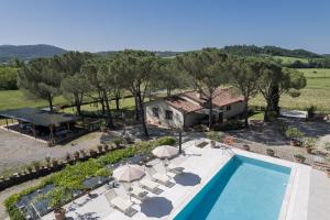 an aerial view of a villa with a swimming pool at Anita in Colle di Val d'Elsa