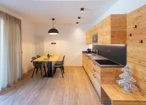 Kuchyňa alebo kuchynka v ubytovaní Brenta Rosso - Charme Apartments